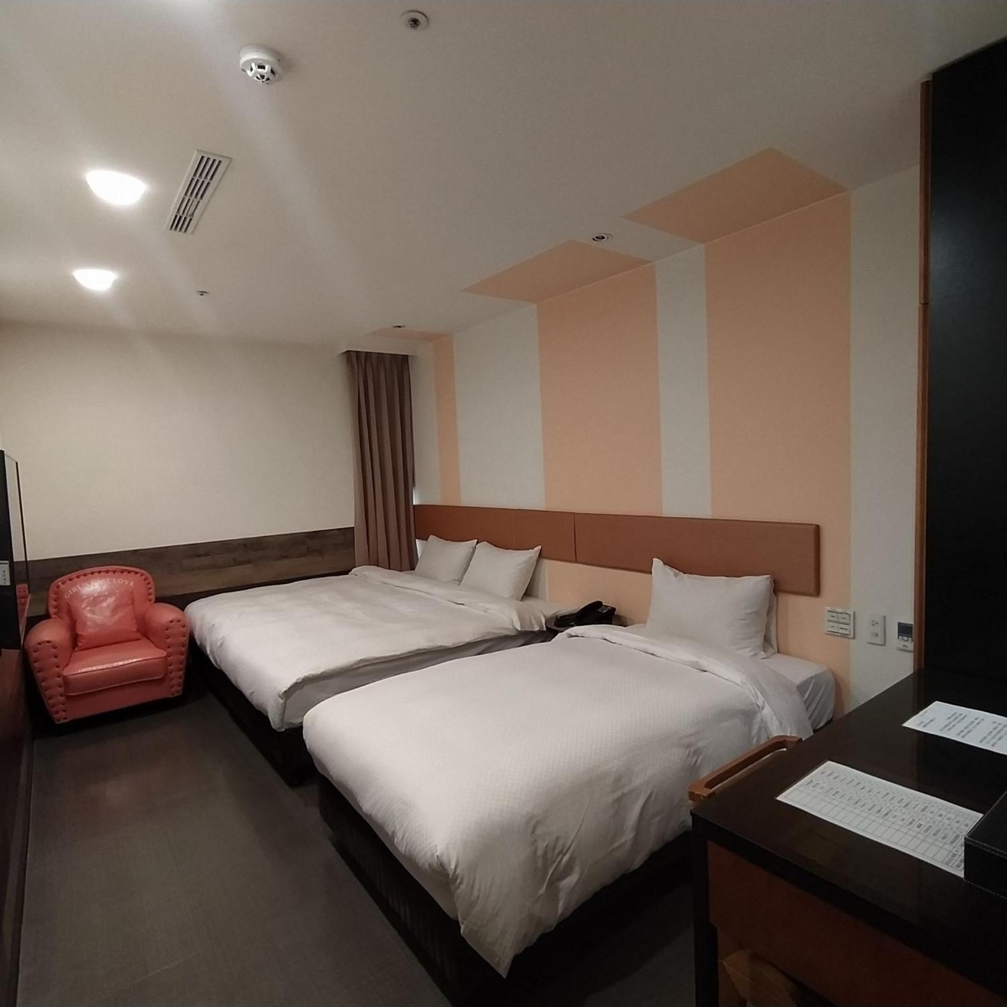 Hotel J Taoyuan Pingzhen Exterior foto